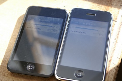 iPhone with anti-glare filter vs. "plain" iPod touch